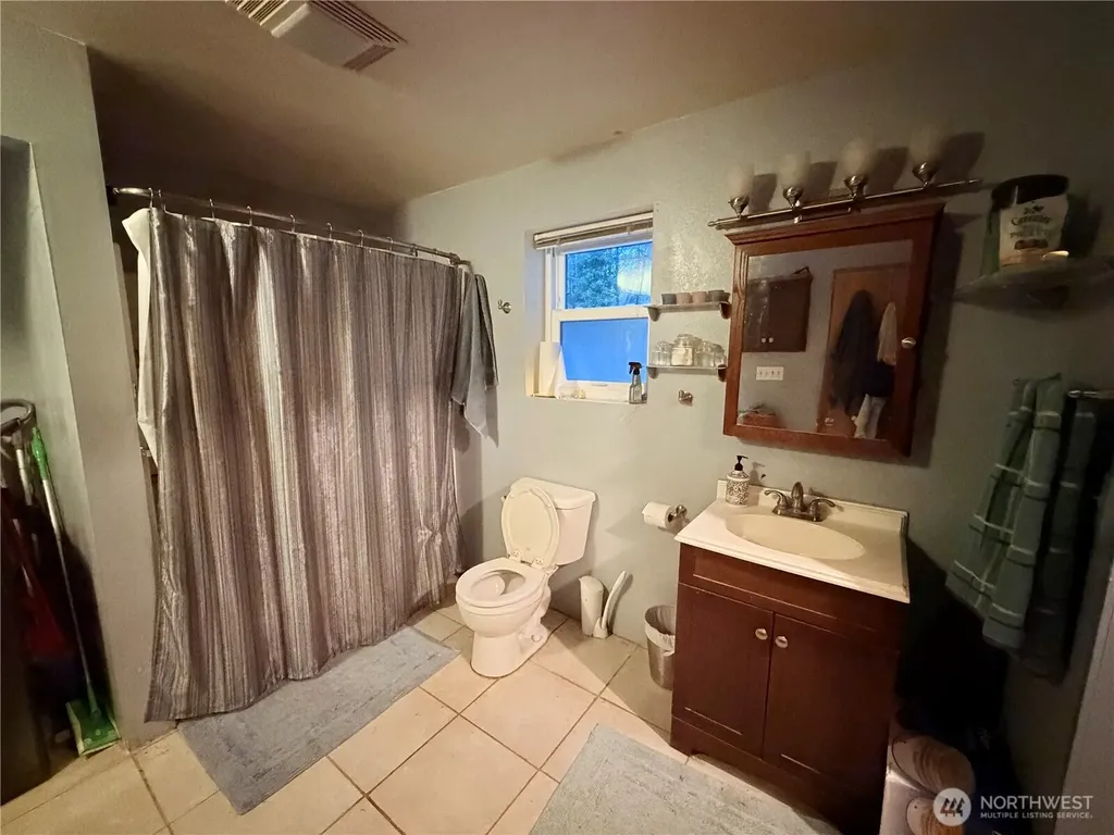 5040 SW Lake Helena Road Port Orchard WA 98367