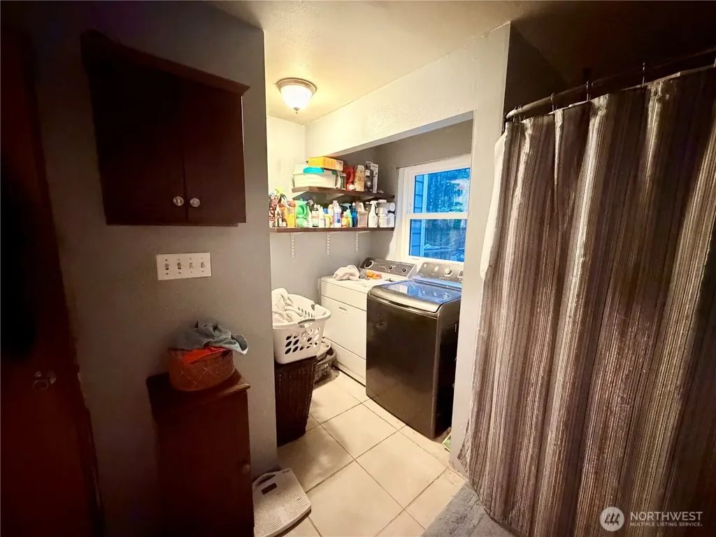 5040 SW Lake Helena Road Port Orchard WA 98367