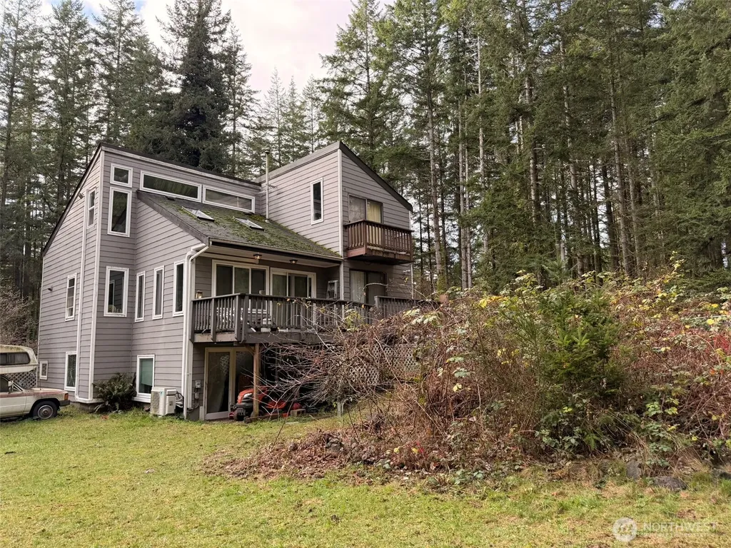 5040 SW Lake Helena Road Port Orchard WA 98367