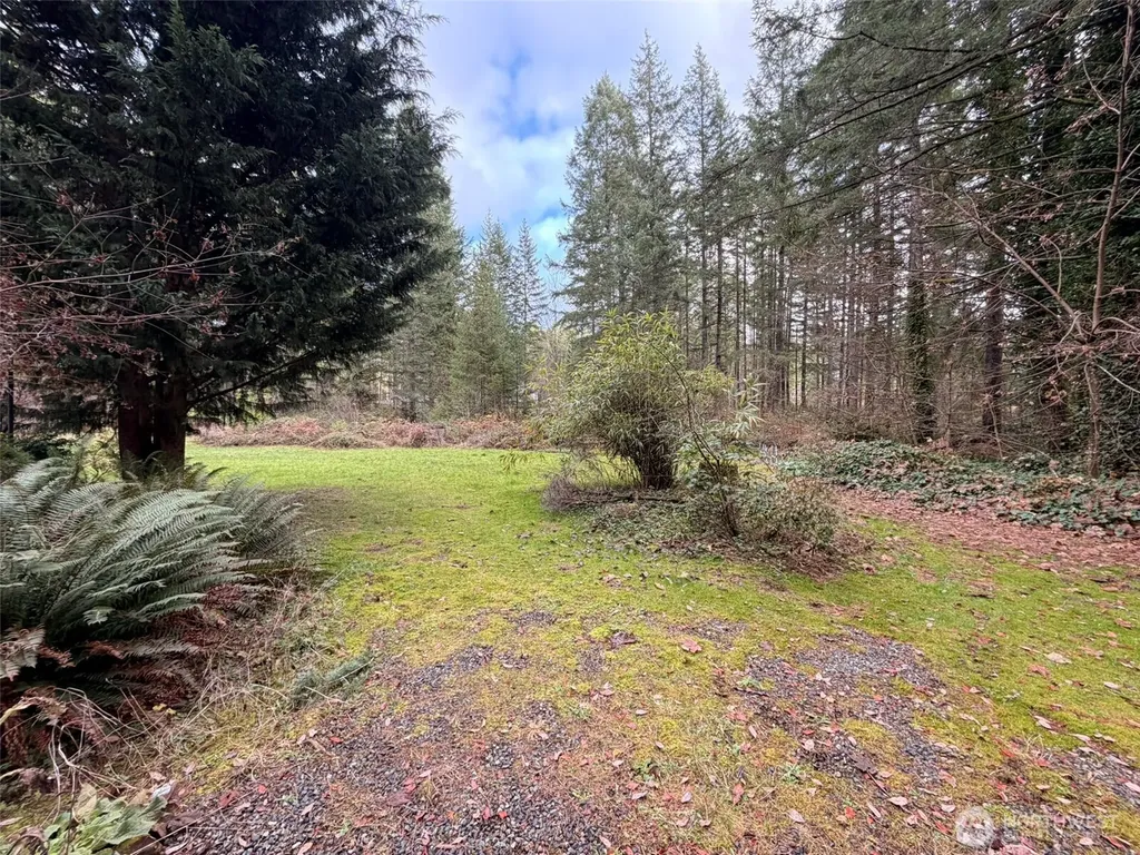 5040 SW Lake Helena Road Port Orchard WA 98367