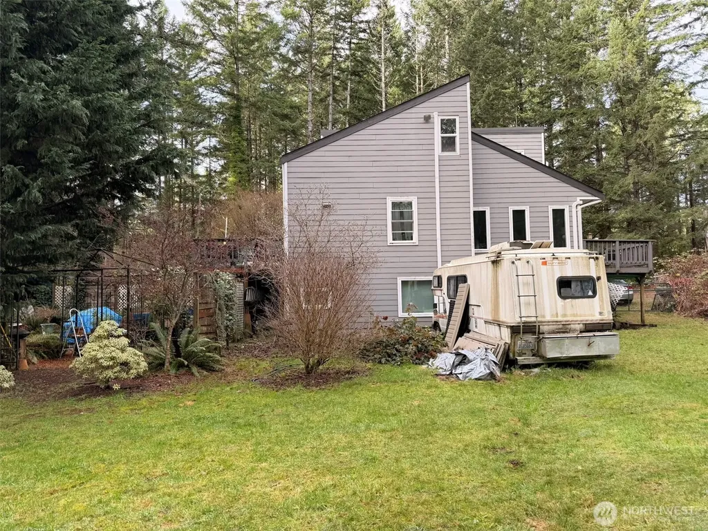 5040 SW Lake Helena Road Port Orchard WA 98367