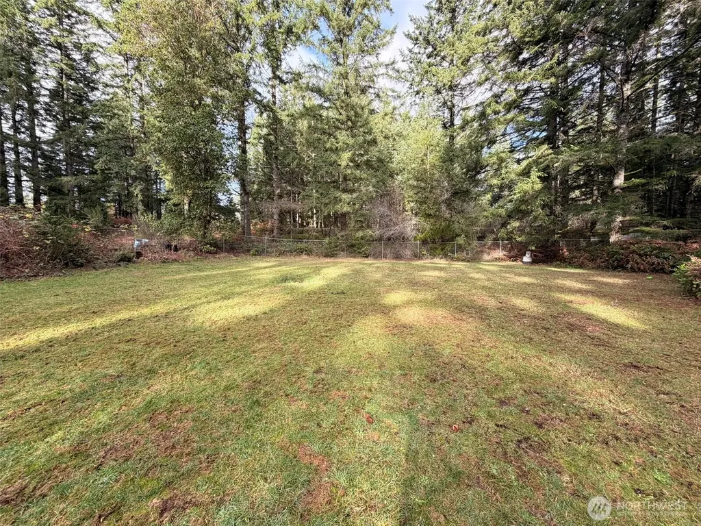 5040 SW Lake Helena Road Port Orchard WA 98367