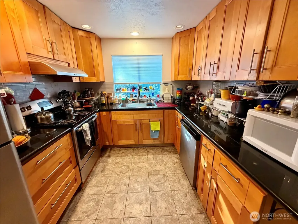 5040 SW Lake Helena Road Port Orchard WA 98367