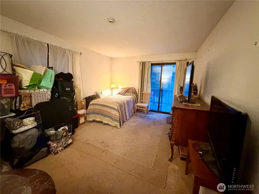 5040 SW Lake Helena Road Port Orchard WA 98367