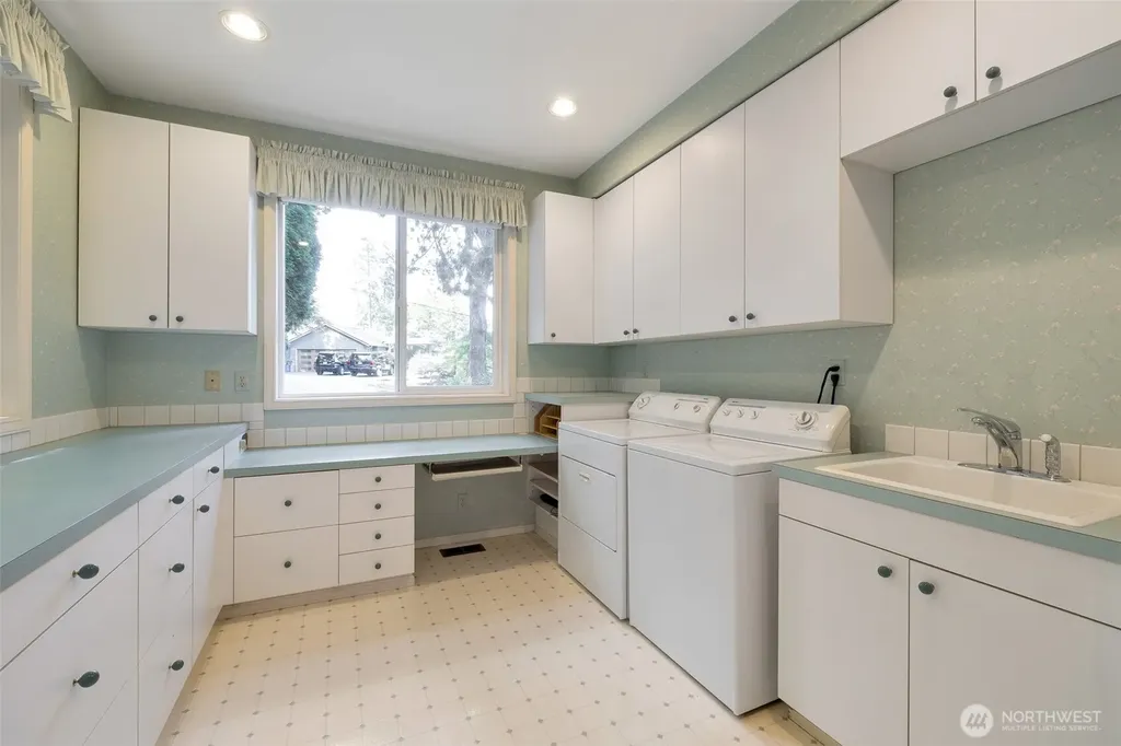 9701 SE 5th Street Bellevue WA 98004