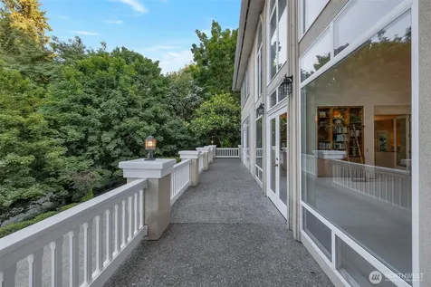 9701 SE 5th Street Bellevue WA 98004