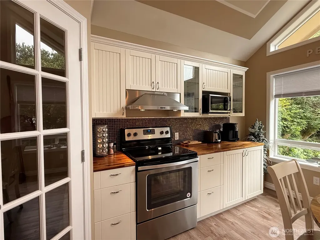 206 Wishkah Street Ocean Shores WA 98569