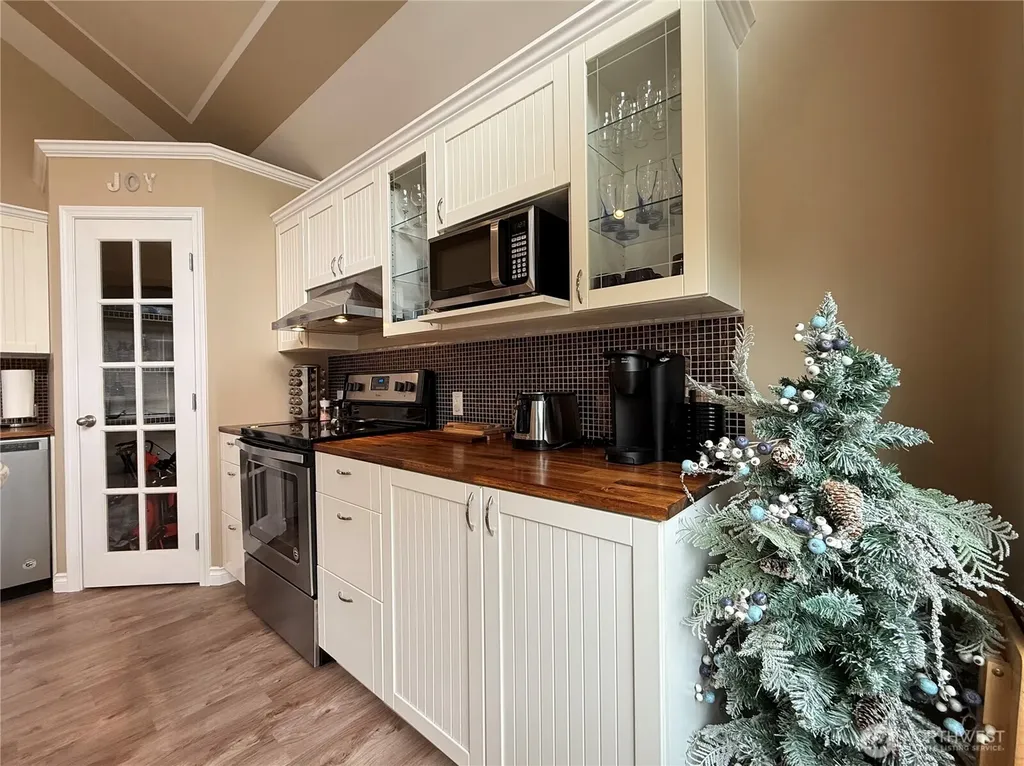 206 Wishkah Street Ocean Shores WA 98569