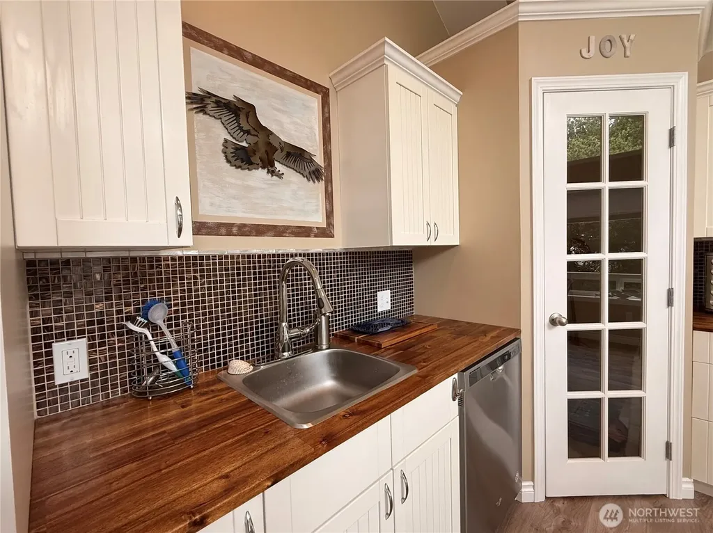 206 Wishkah Street Ocean Shores WA 98569