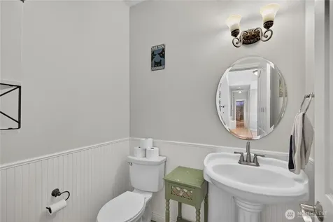 130 W Crescent Harbor Road Oak Harbor WA 98277