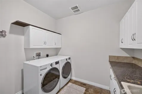 130 W Crescent Harbor Road Oak Harbor WA 98277