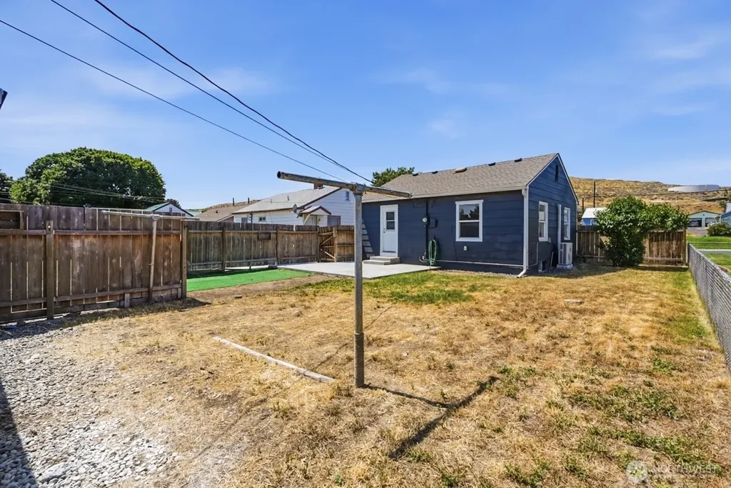 236 F Street SW Ephrata WA 98823
