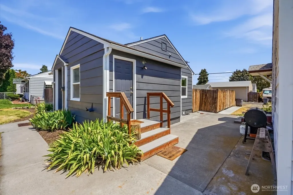 236 F Street SW Ephrata WA 98823