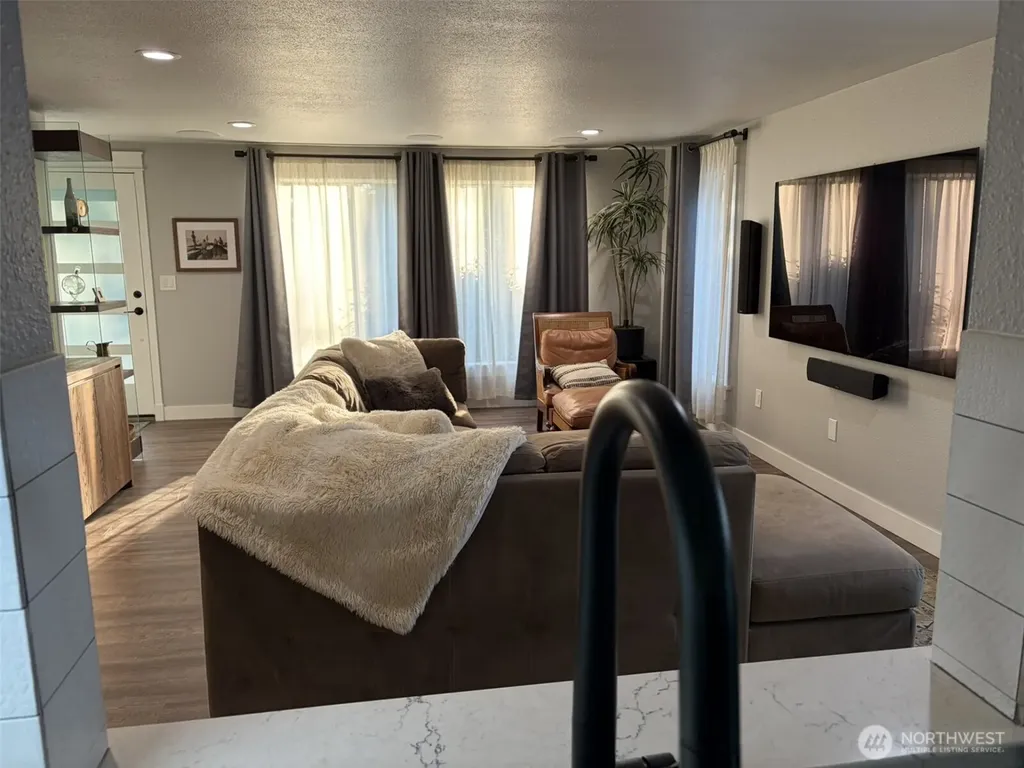 13758 3rd Avenue NW Seattle WA 98177