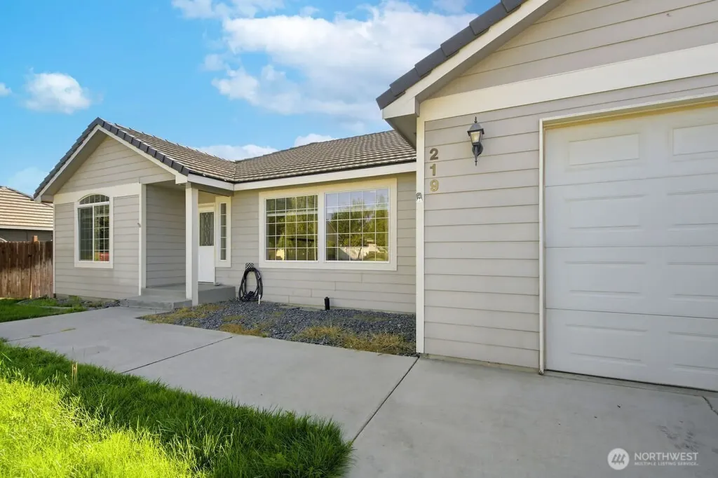 219 E Pinyon Court Moses Lake WA 98837