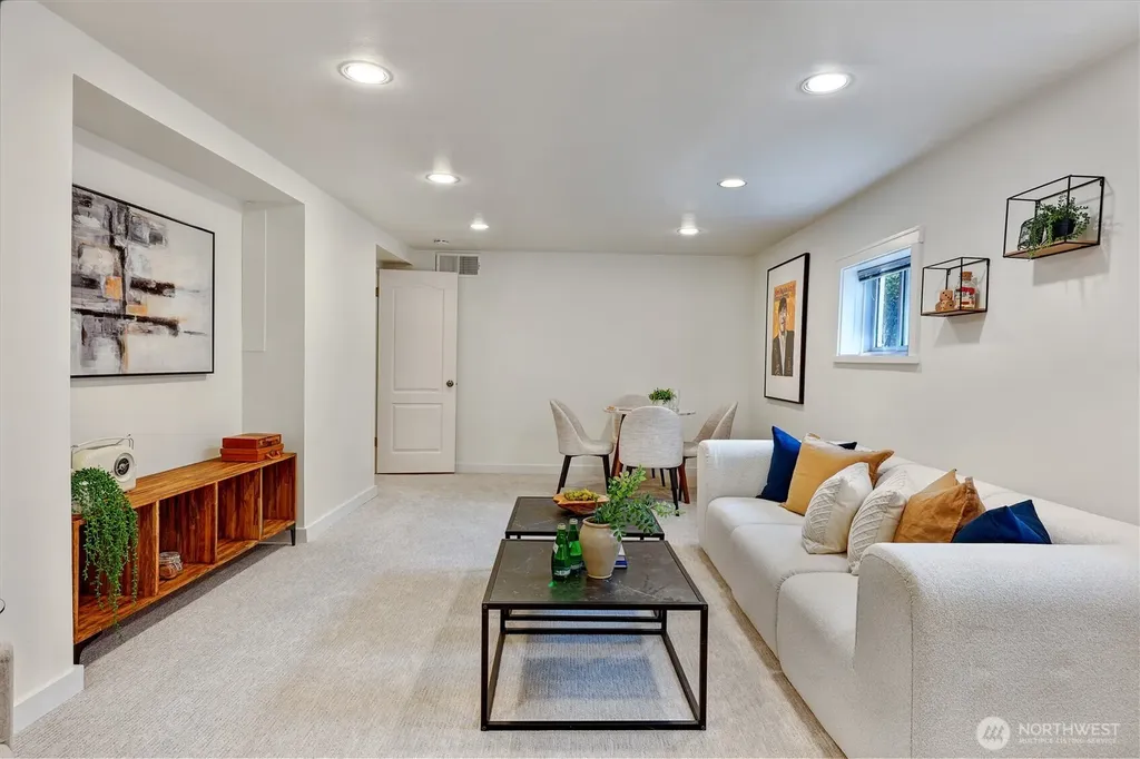 1636 N 54th Street Seattle WA 98103