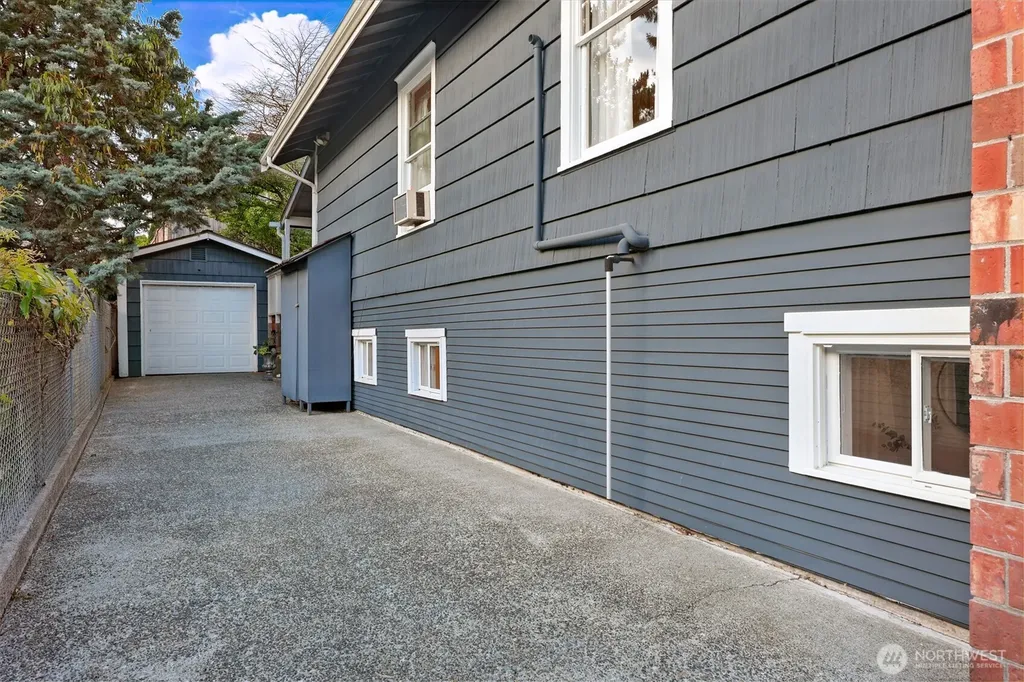 1636 N 54th Street Seattle WA 98103