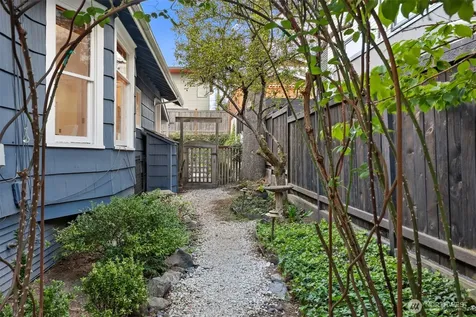 1636 N 54th Street Seattle WA 98103