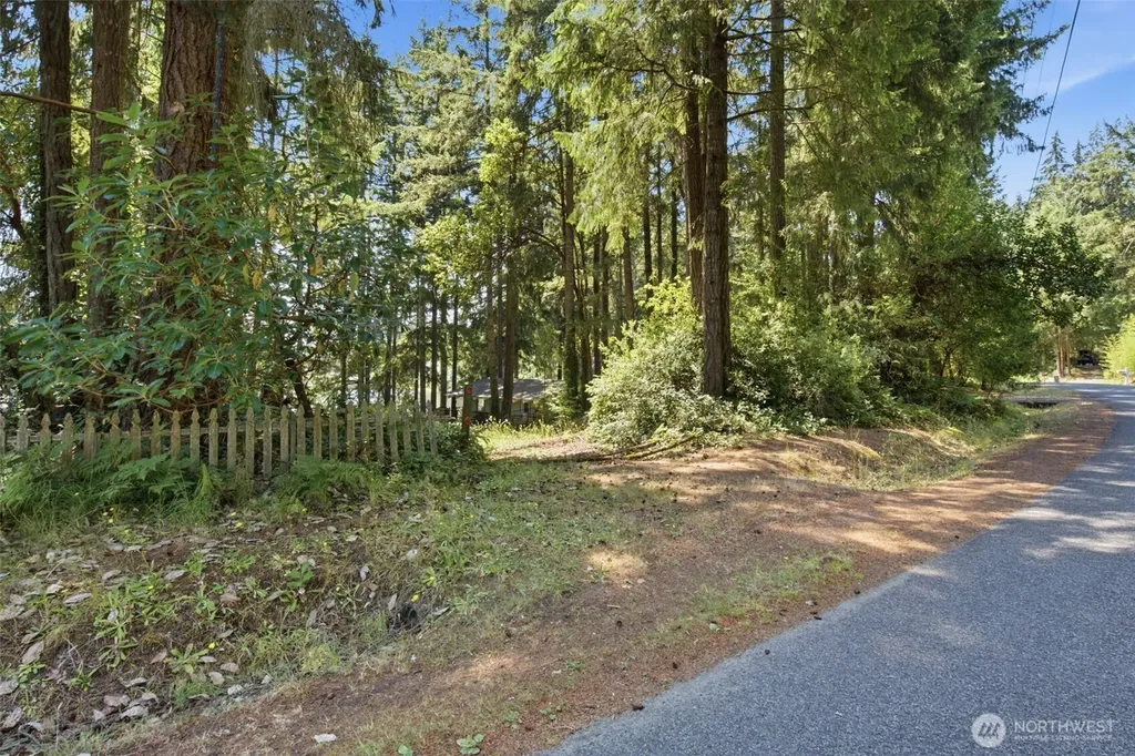 1905 194th Avenue SW Lakebay WA 98349