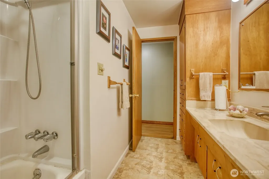 11826 NE Manzanita Lane Bainbridge Island WA 98110