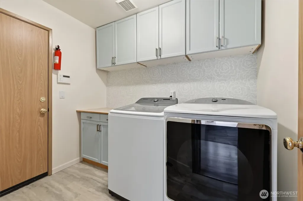 17427 92nd Avenue NE Bothell WA 98011