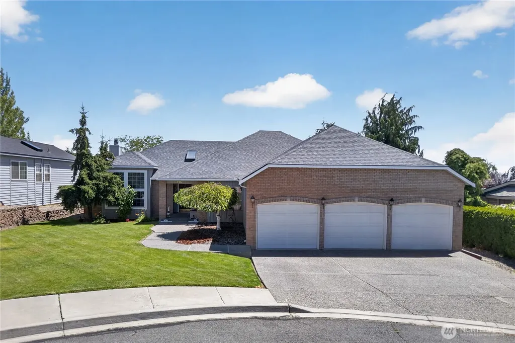 213 S 78th Avenue Yakima WA 98908