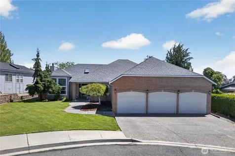 213 S 78th Avenue Yakima WA 98908