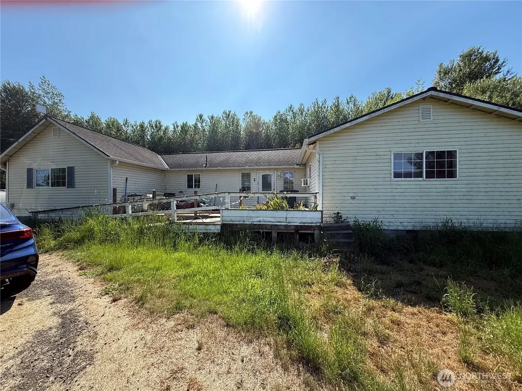 664 State Route 409 Cathlamet WA 98612