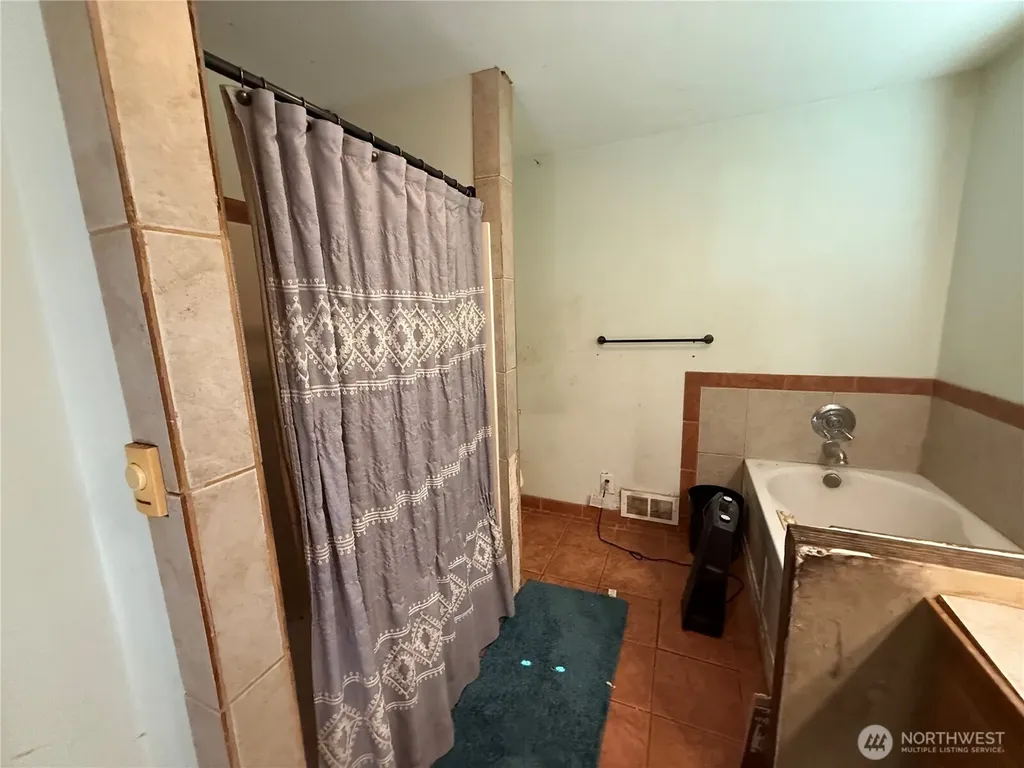 664 State Route 409 Cathlamet WA 98612