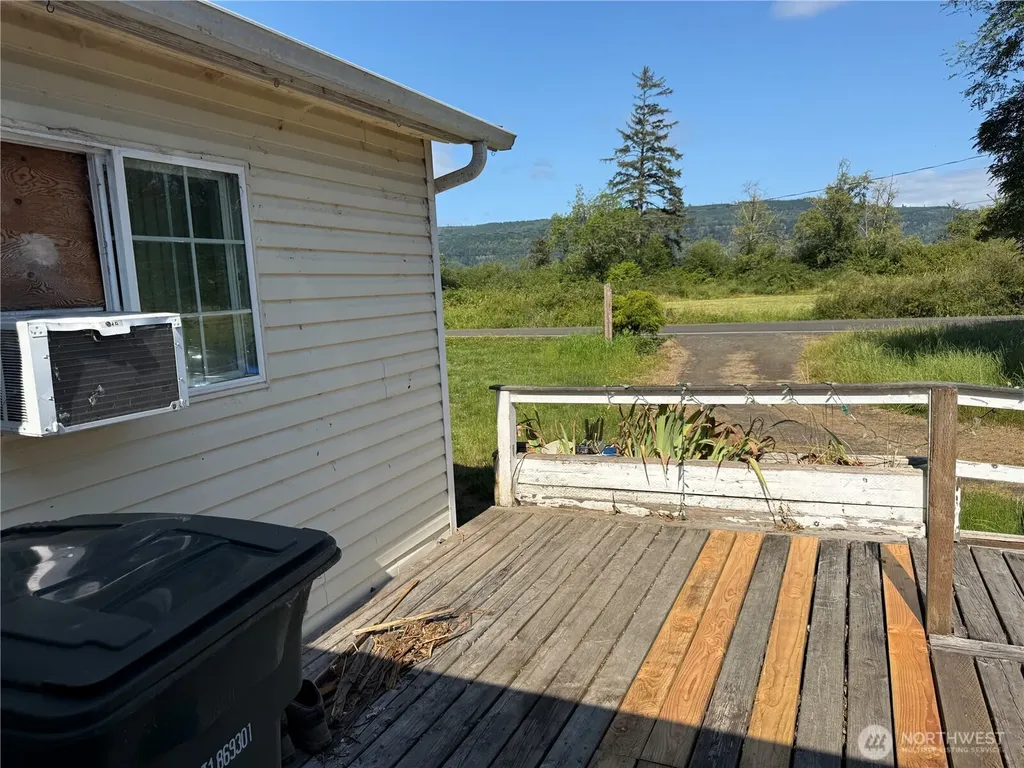 664 State Route 409 Cathlamet WA 98612
