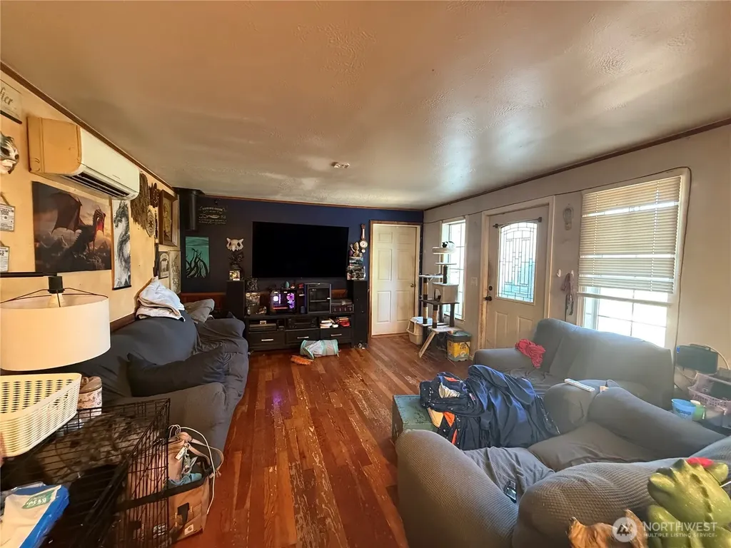 664 State Route 409 Cathlamet WA 98612
