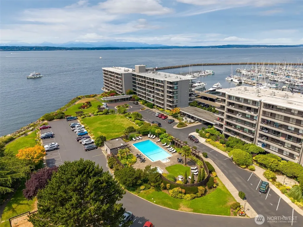 6533 Seaview Avenue NW Seattle WA 98117