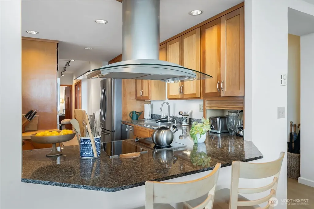 6533 Seaview Avenue NW Seattle WA 98117