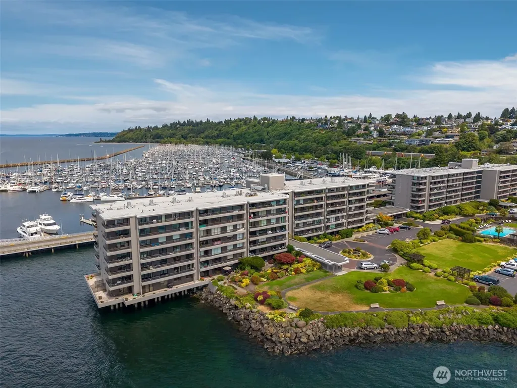 6533 Seaview Avenue NW Seattle WA 98117