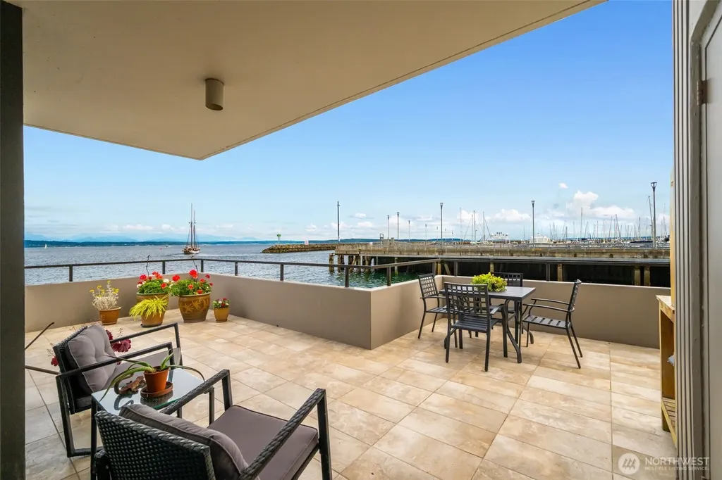 6533 Seaview Avenue NW Seattle WA 98117