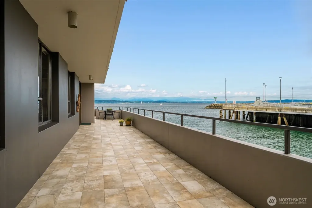 6533 Seaview Avenue NW Seattle WA 98117