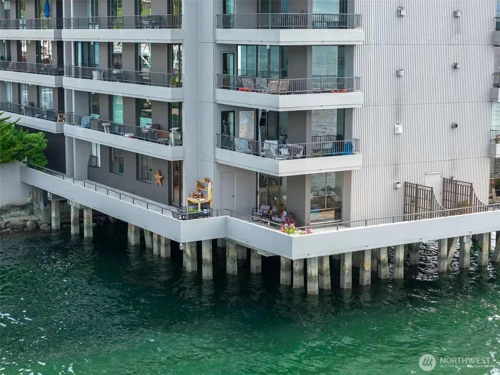 6533 Seaview Avenue NW Seattle WA 98117