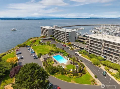 6533 Seaview Avenue NW Seattle WA 98117