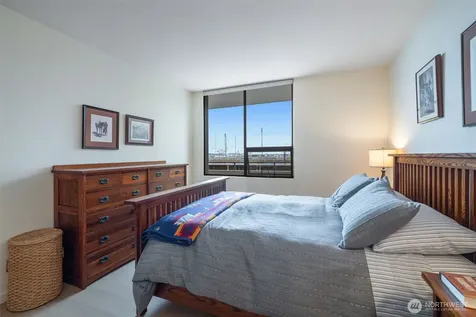 6533 Seaview Avenue NW Seattle WA 98117