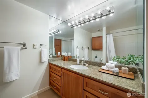 6533 Seaview Avenue NW Seattle WA 98117