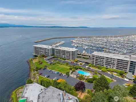 6533 Seaview Avenue NW Seattle WA 98117