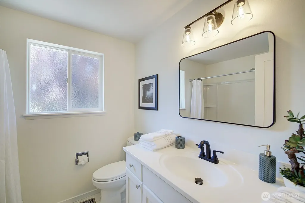 322 NW 200th Street Shoreline WA 98177