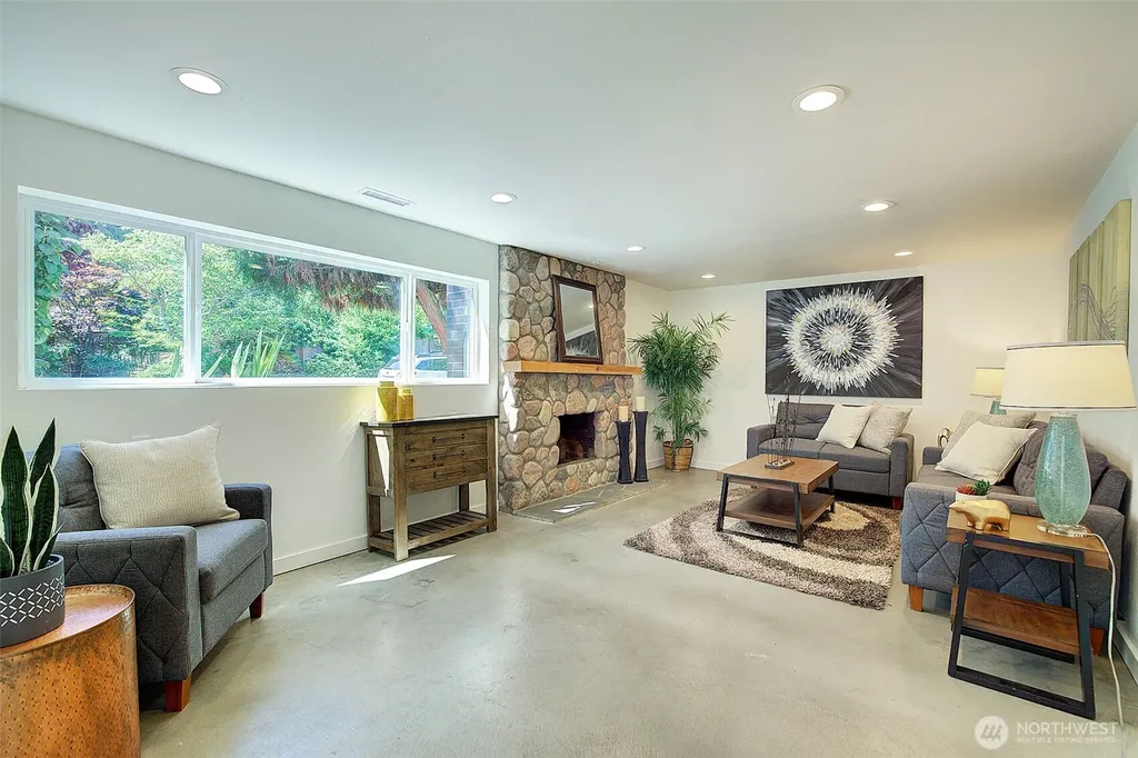 322 NW 200th Street Shoreline WA 98177