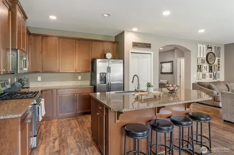 1009 29th Street NW Puyallup WA 98371