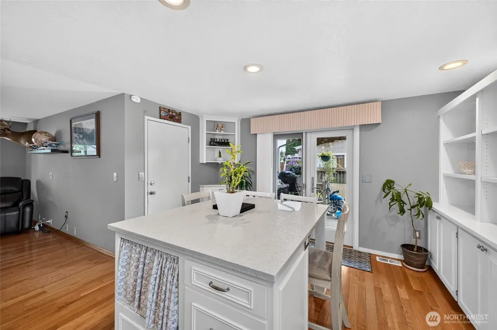 326 4th Avenue SE Pacific WA 98047