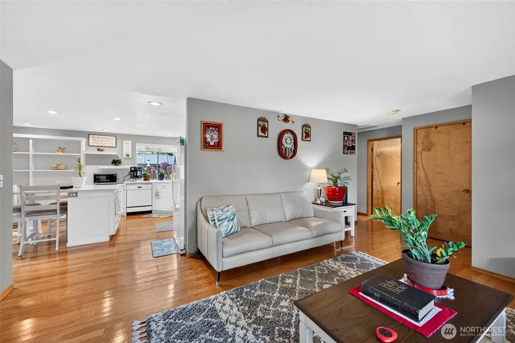 326 4th Avenue SE Pacific WA 98047