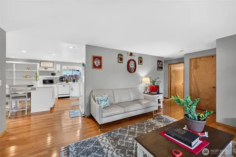 326 4th Avenue SE Pacific WA 98047