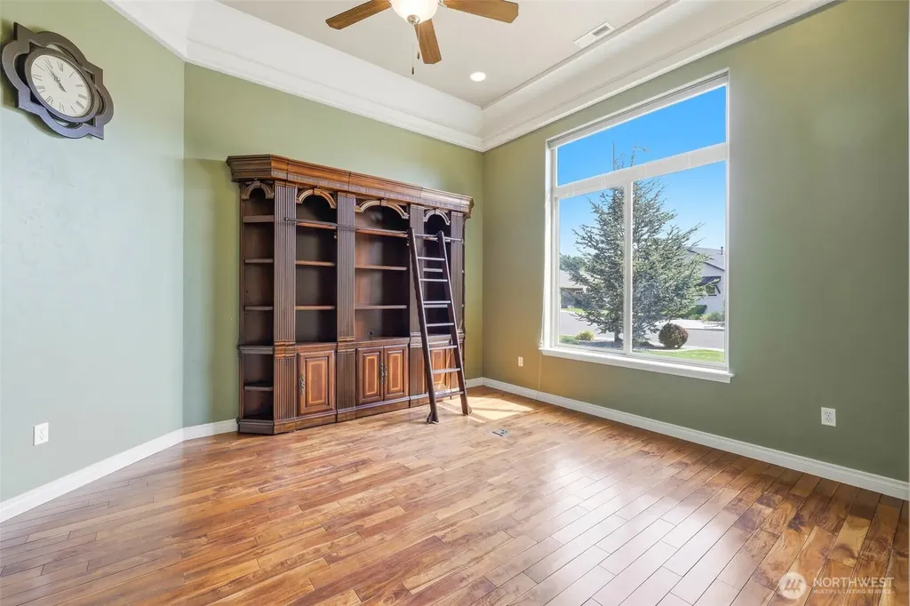 751 Meadows Drive S Richland WA 99352