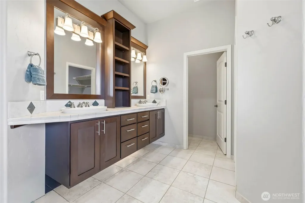 751 Meadows Drive S Richland WA 99352