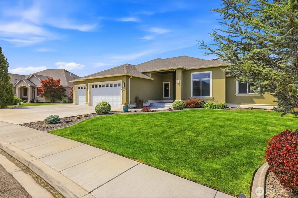 751 Meadows Drive S Richland WA 99352